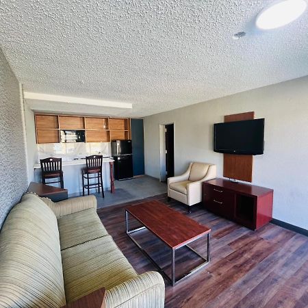 North Villa Extended Stay Westfield Exterior foto