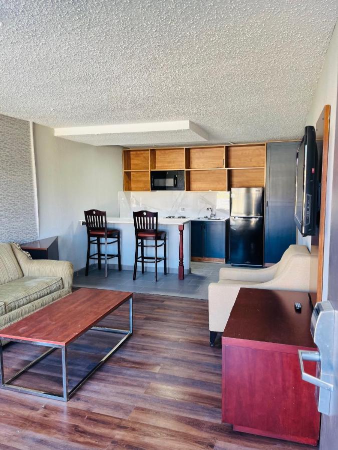 North Villa Extended Stay Westfield Exterior foto